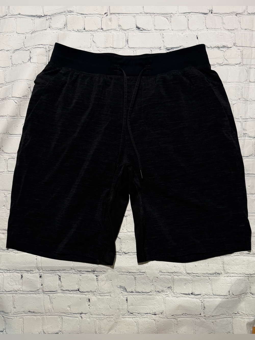 Lululemon Men’s THE Shorts built in complete liner size M